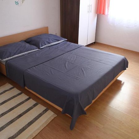 Ana Lovetovo Vodice Luaran gambar