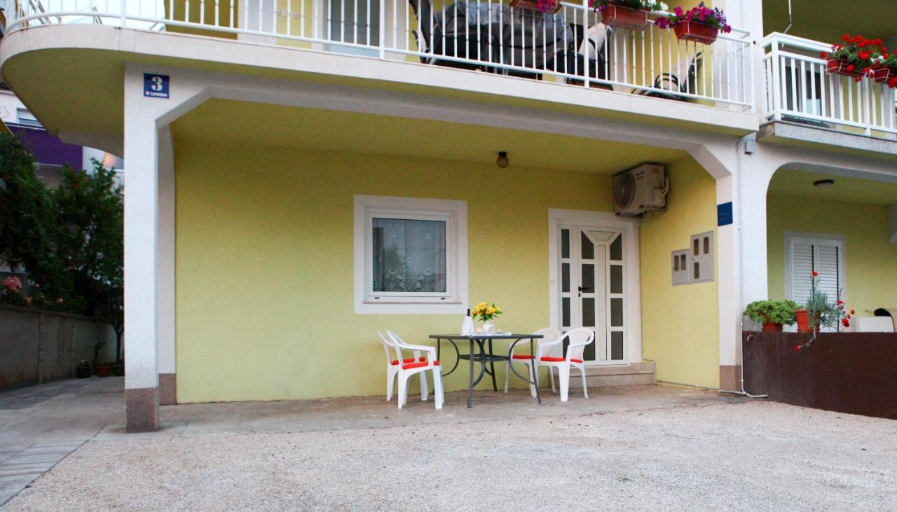 Ana Lovetovo Vodice Luaran gambar