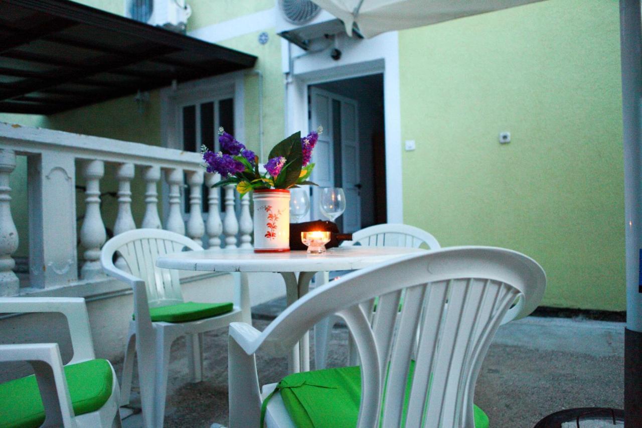 Ana Lovetovo Vodice Luaran gambar