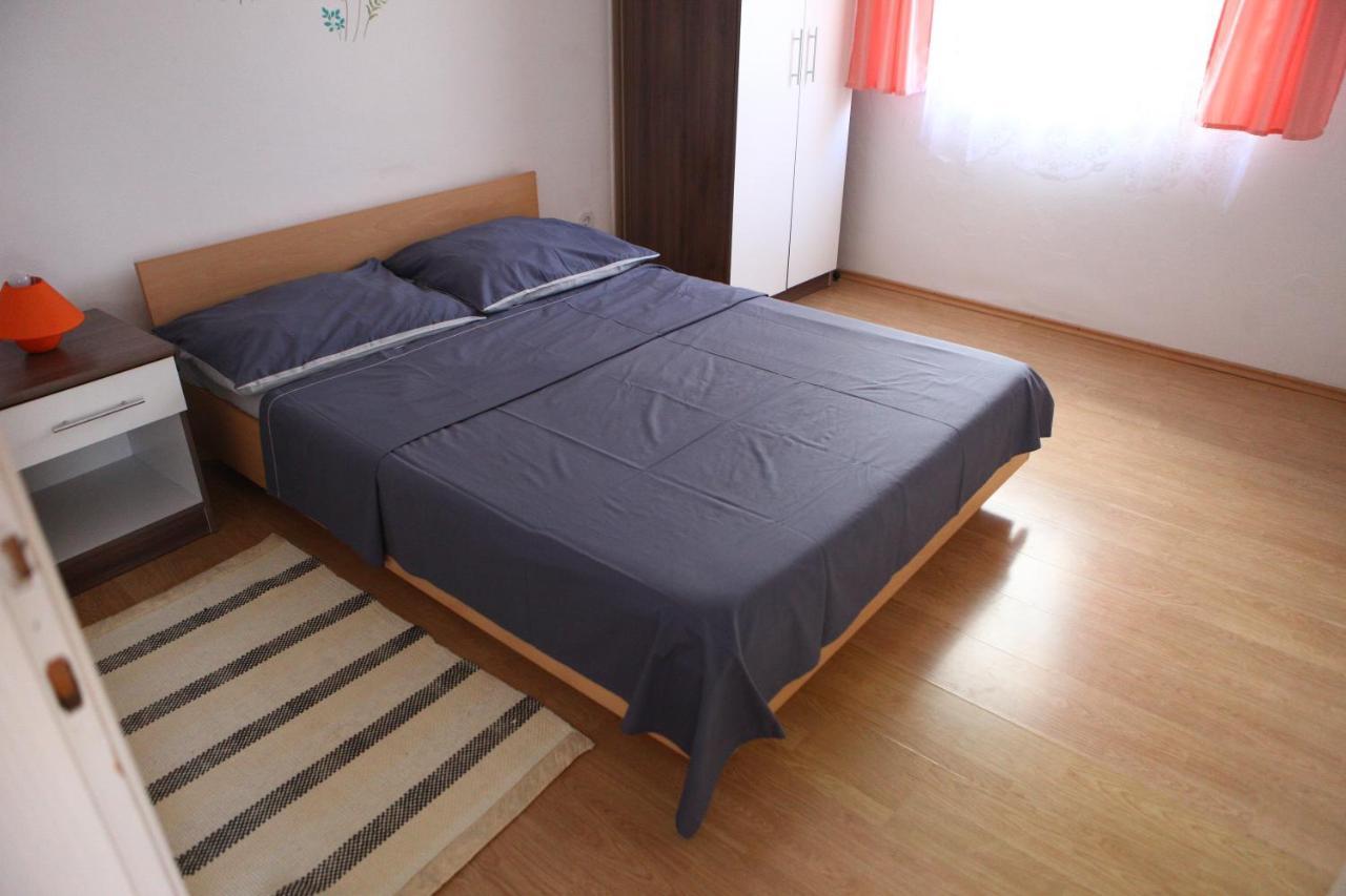 Ana Lovetovo Vodice Luaran gambar