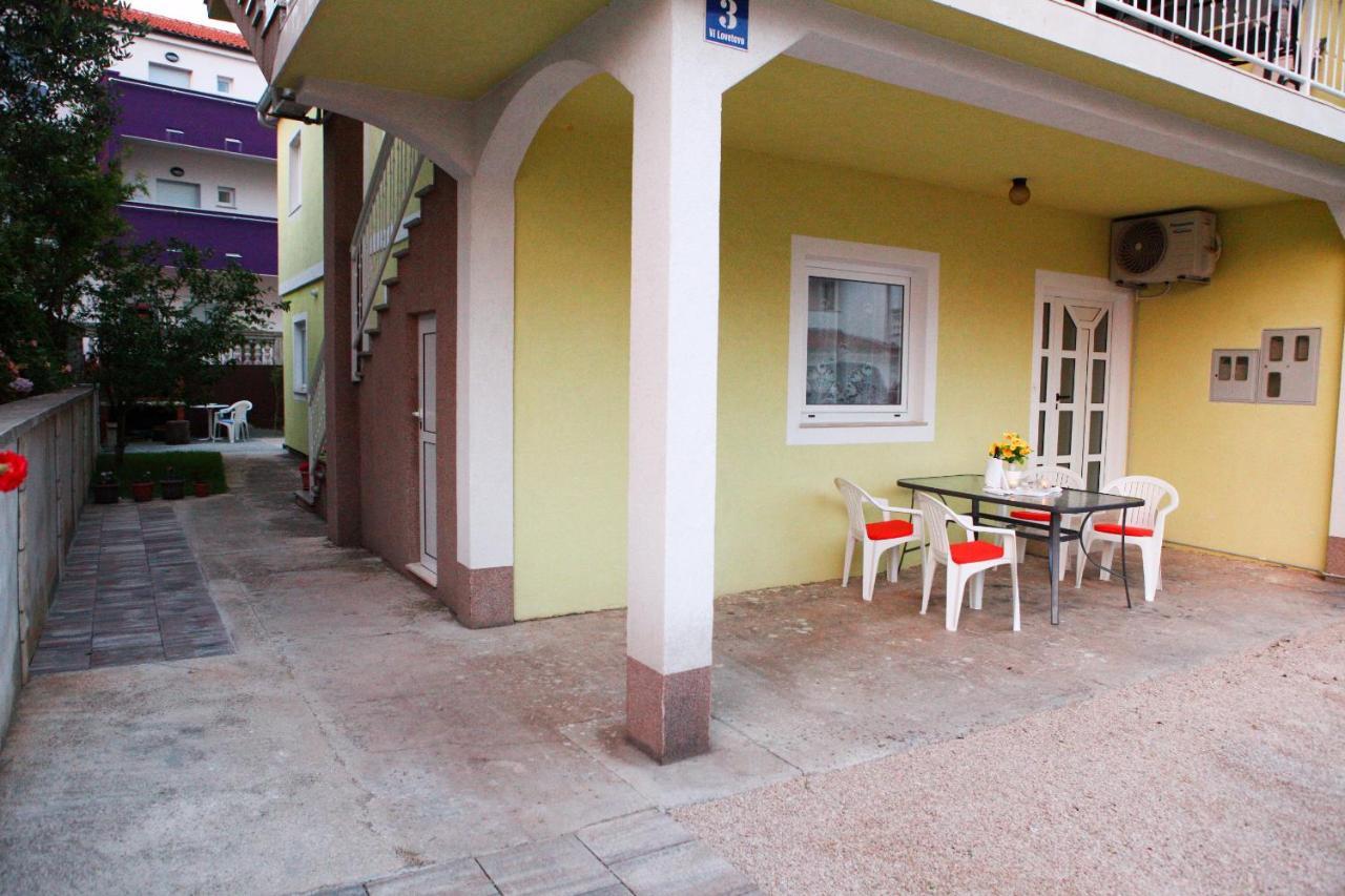Ana Lovetovo Vodice Luaran gambar
