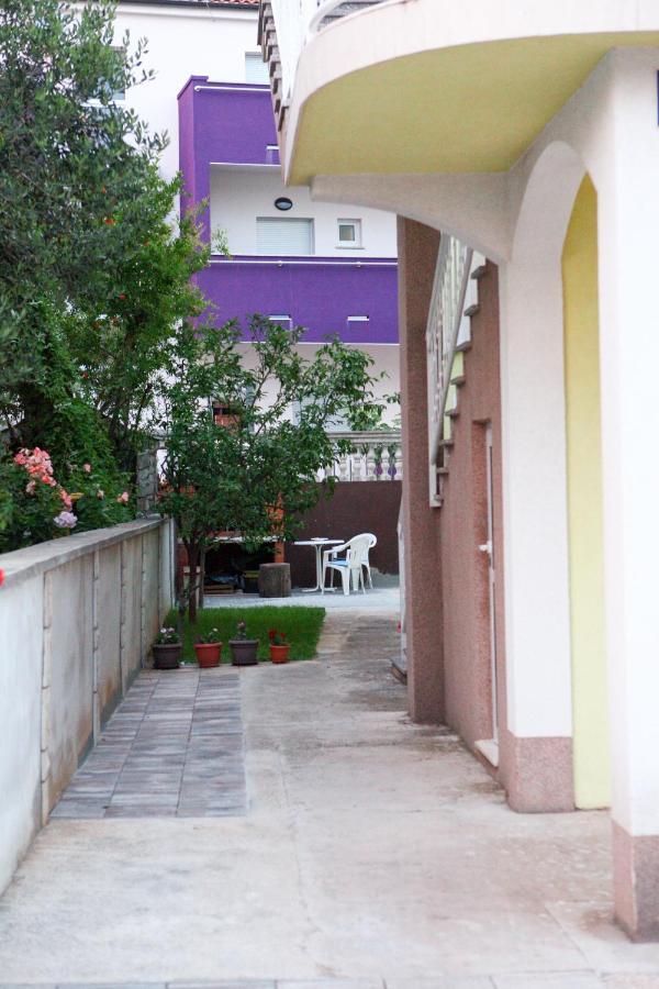 Ana Lovetovo Vodice Luaran gambar