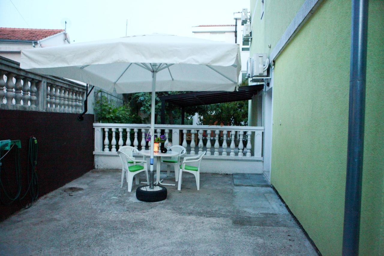 Ana Lovetovo Vodice Luaran gambar