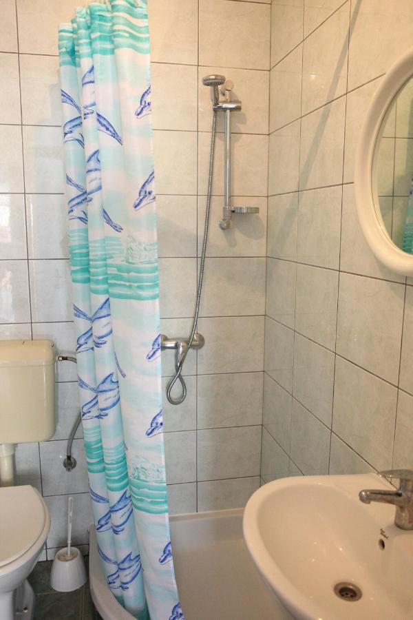 Ana Lovetovo Vodice Luaran gambar