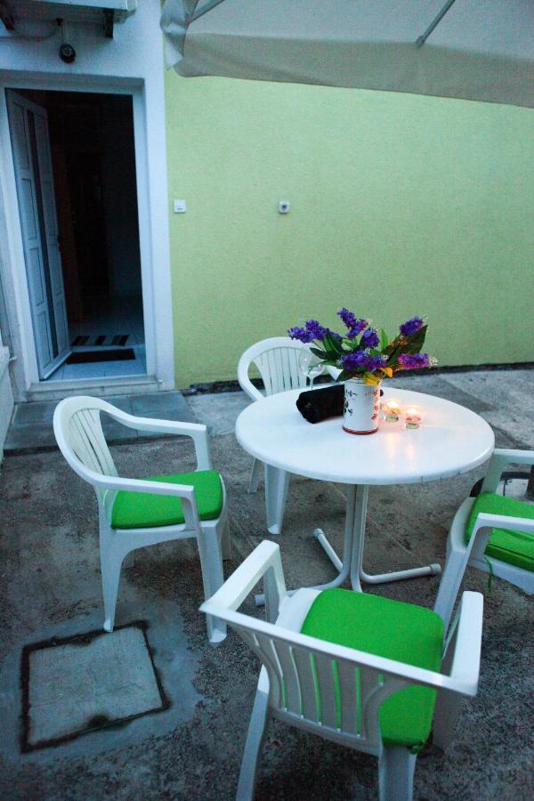 Ana Lovetovo Vodice Luaran gambar