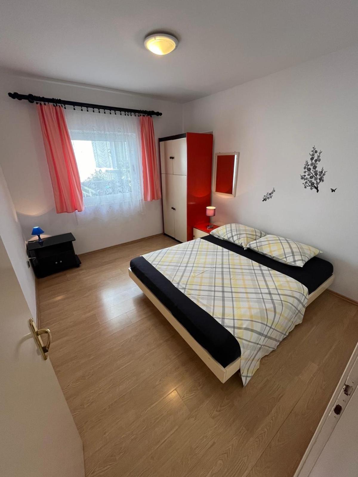 Ana Lovetovo Vodice Luaran gambar